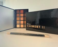 BPerfect Eyeshadow Harmony pallet with brush