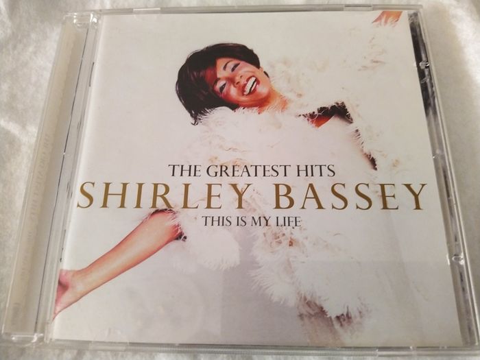 Shirley Bassey Greatest Hits Cd as New