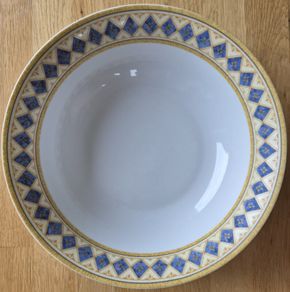 Table Top Company Highlife pattern 9 inch serving bowls X 3