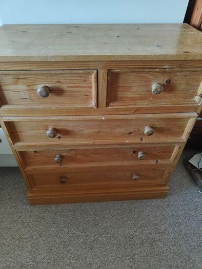 chest of drawers