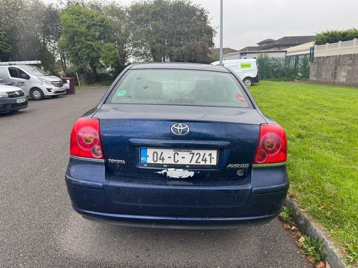 2004 Toyota Avensis
