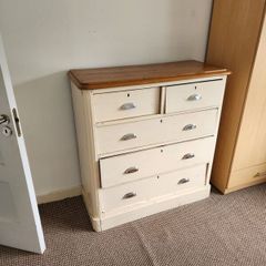 chest of drawers
