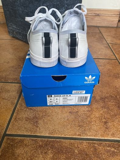 Adidas boys runners white size 3