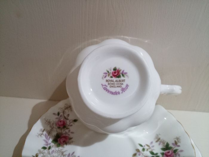 21 piece Tea Set Royal Albert Lavender Rose Pattern Bone China