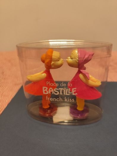 The French Kiss Art Figurines