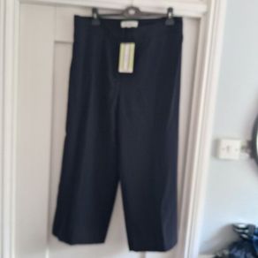 Carolyn Donnelly bnwt wide leg crop trousers size 16