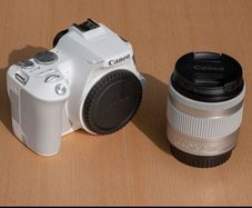 Canon EOS 250D White Edition - Like New, Boxed, Extra Battery