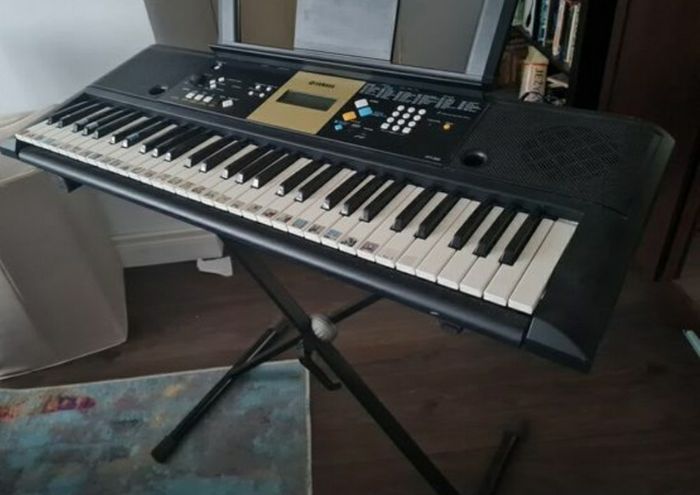 piano stand
