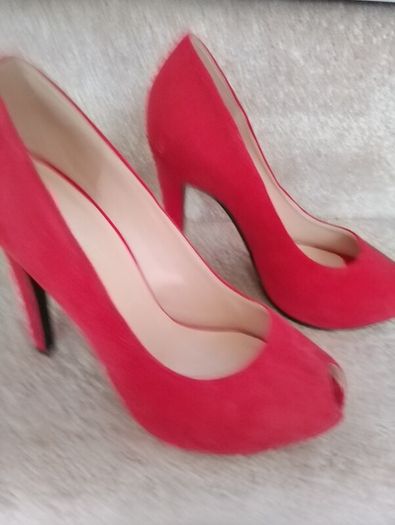 Red Heels Size 4