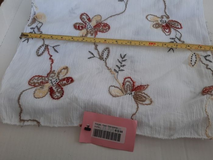 New scarf with tag