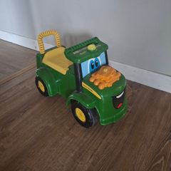 Tractor ride on toy