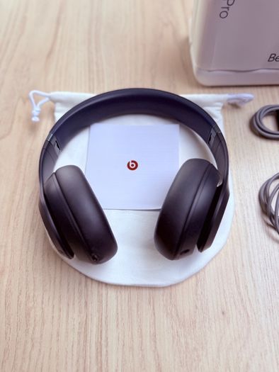 Beats Studio Pro Wireless Headphones Navy Brand New Apple Replacement