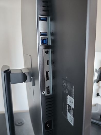 Dell U3219Q (32" 4K monitor)