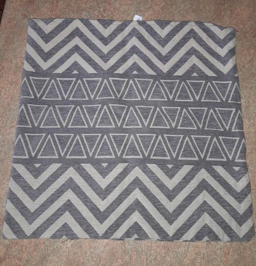 2 pillowcase covers (47 cm all round)