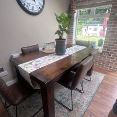 Table & chairs