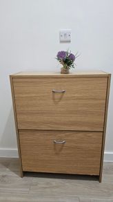 Shoe cabinet with 3 compartments