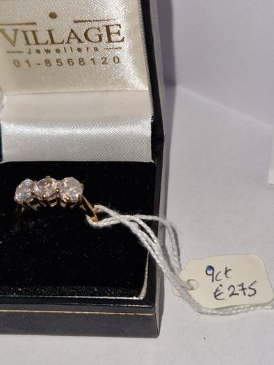 9ct 3stone ring