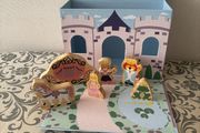 Playhouse suitcase with figures