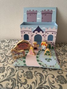 Playhouse suitcase with figures