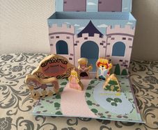 Playhouse suitcase with figures