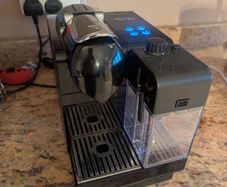 De'Longhi Lattissima+ Nespresso Machine
