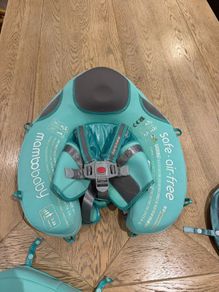 Mambobaby flotation with 5 point harness