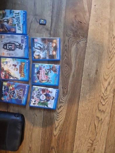 Lot of 12 psvita games + soft case