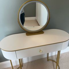 dressing table