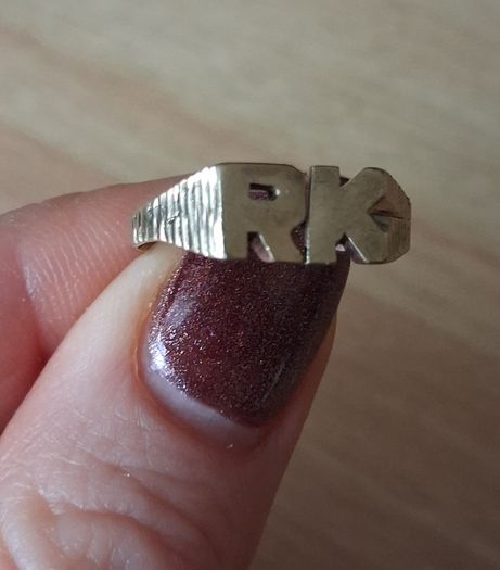 9ct gold ring size M