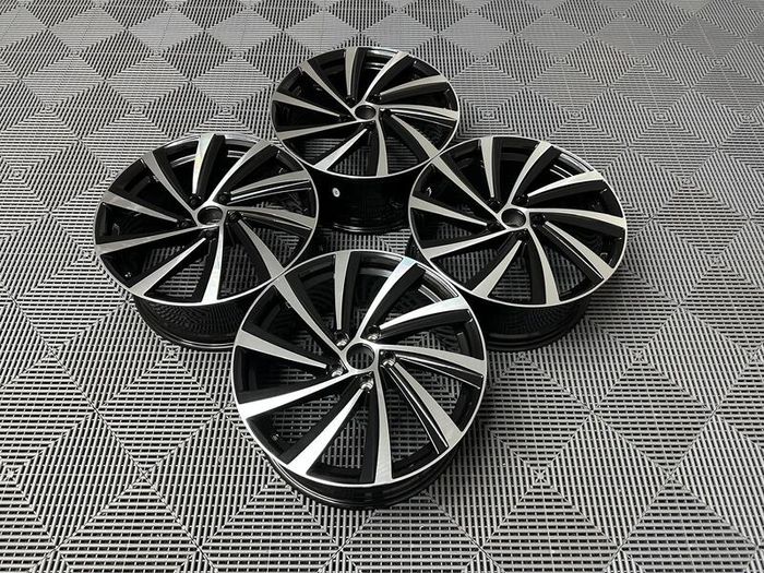 18 19" Skoda Perseus Style Alloy Wheels Octavia Scout Superb Karoq Kodiaq Enyaq A3 Vw Golf 5x112