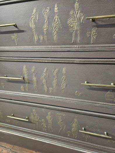 Chest of drawers