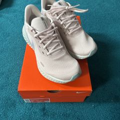 nike revolution 5 barely rose