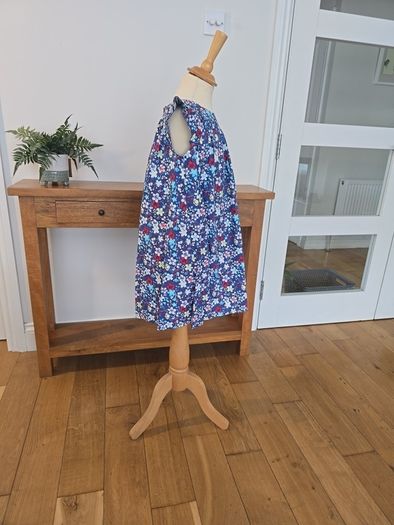 Girls dress age 6-7