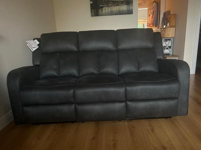 Recliner sofa