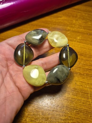 Modern Green Bracelet with a White Flowery Clip