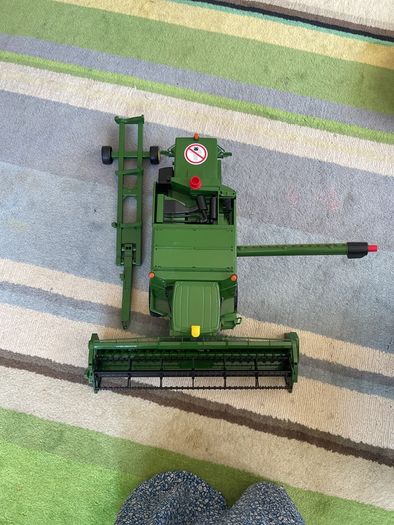 Bruder 1:16 John Deere T670i Combine Harvester