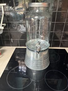 Drinks dispenser and bottle cooler