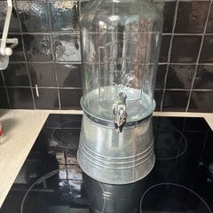 Drinks dispenser and bottle cooler