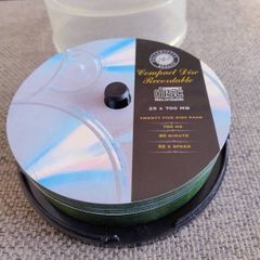 Compact Disc CD recordable 24 x 700mb 80 minute per disc 52 X speed never used FREE STANDARD POSTAGE INCLUDED