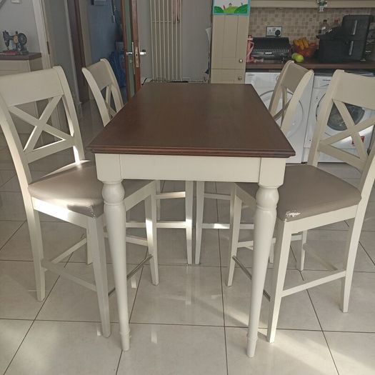kitchen table and chairs
