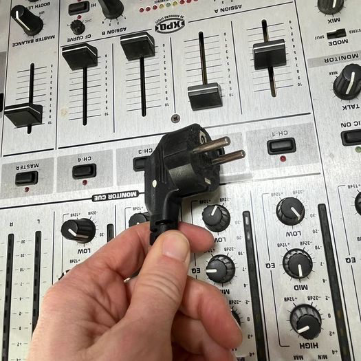 Behringer DJX700 Pro 5-Channel DJ Mixer - Boxed - Very Good Condition