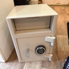 Lockable safe