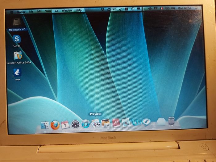 Vintage Apple MacBook, working fine and in reasonable condition for its age. No Charger