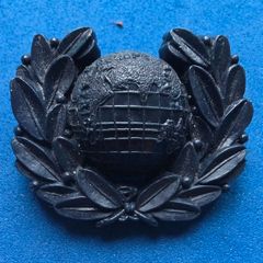 British WW2 Royal Marine economy plastic cap badge