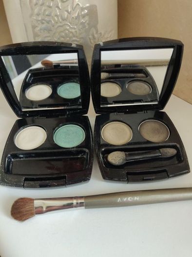 AVON Eyeshadow and blending brush
