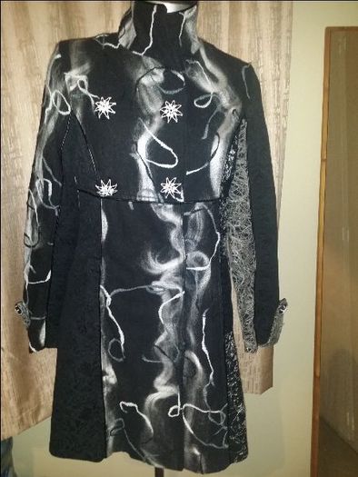 Loline woolen embroidered coat  Desigual style Perfect condition size M UK10 EUR38