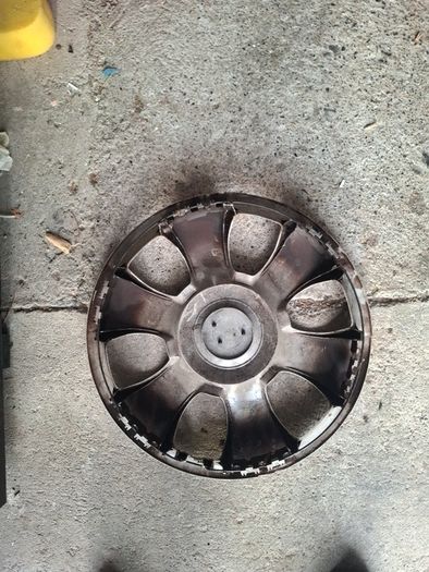 Toyota Yaris original wheel trim #2 with small crack