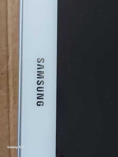 Samsung Galaxy Tab 2, Model GT-P5110, White, Comes with charging Cable, Pin Locked, for parts or repair