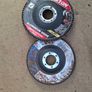 Black+Decker Angle Grinder 710W + Discs & Wire Brush Kit Image 8