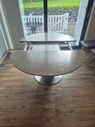 Dining room table